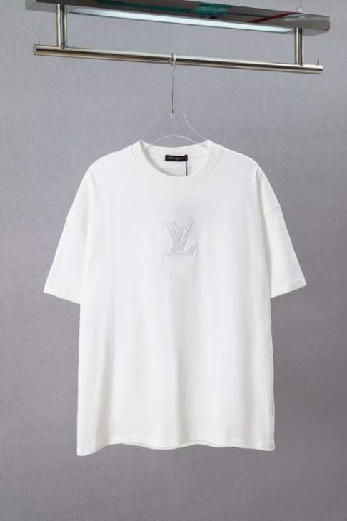 Picture of Louis Vuitton T Shirts Short _SKULVS-XLqqtxQ2207210